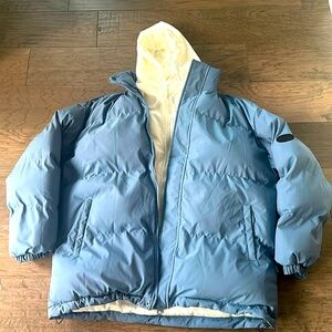 New without tags. Men’s puffer with built in hoodie.